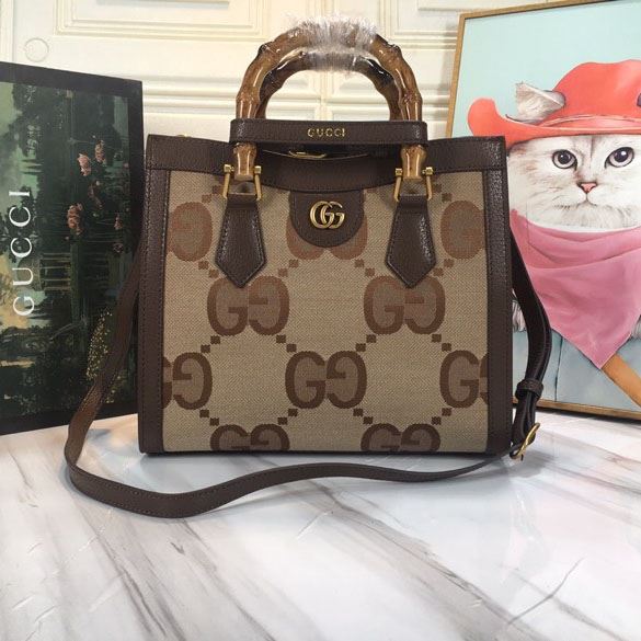 G*u*i shopping bags